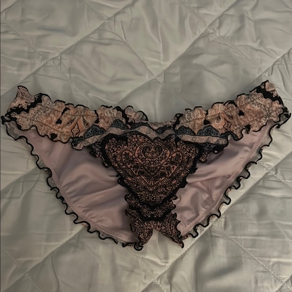 Victorias Secret Ruffle Cheeky Swim bottom - Picture 1 of 3